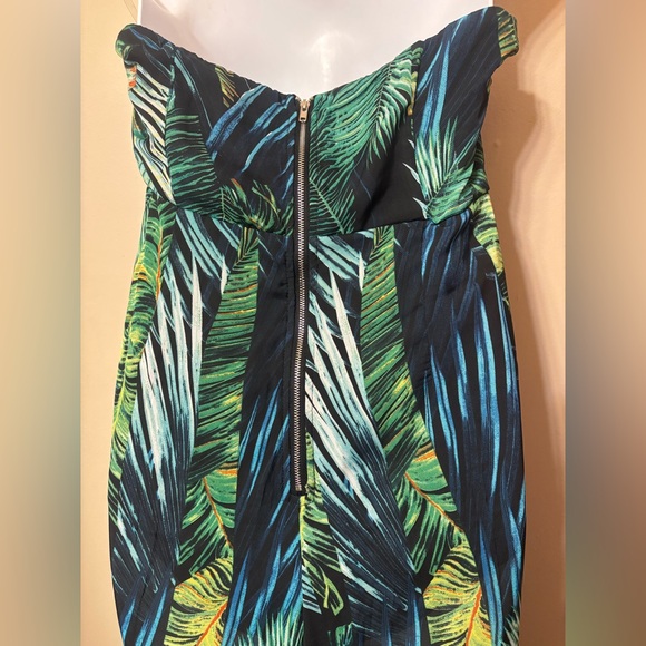 Leaf Patterned fashion nova Jumpsuit Sz L - Picture 8 of 10